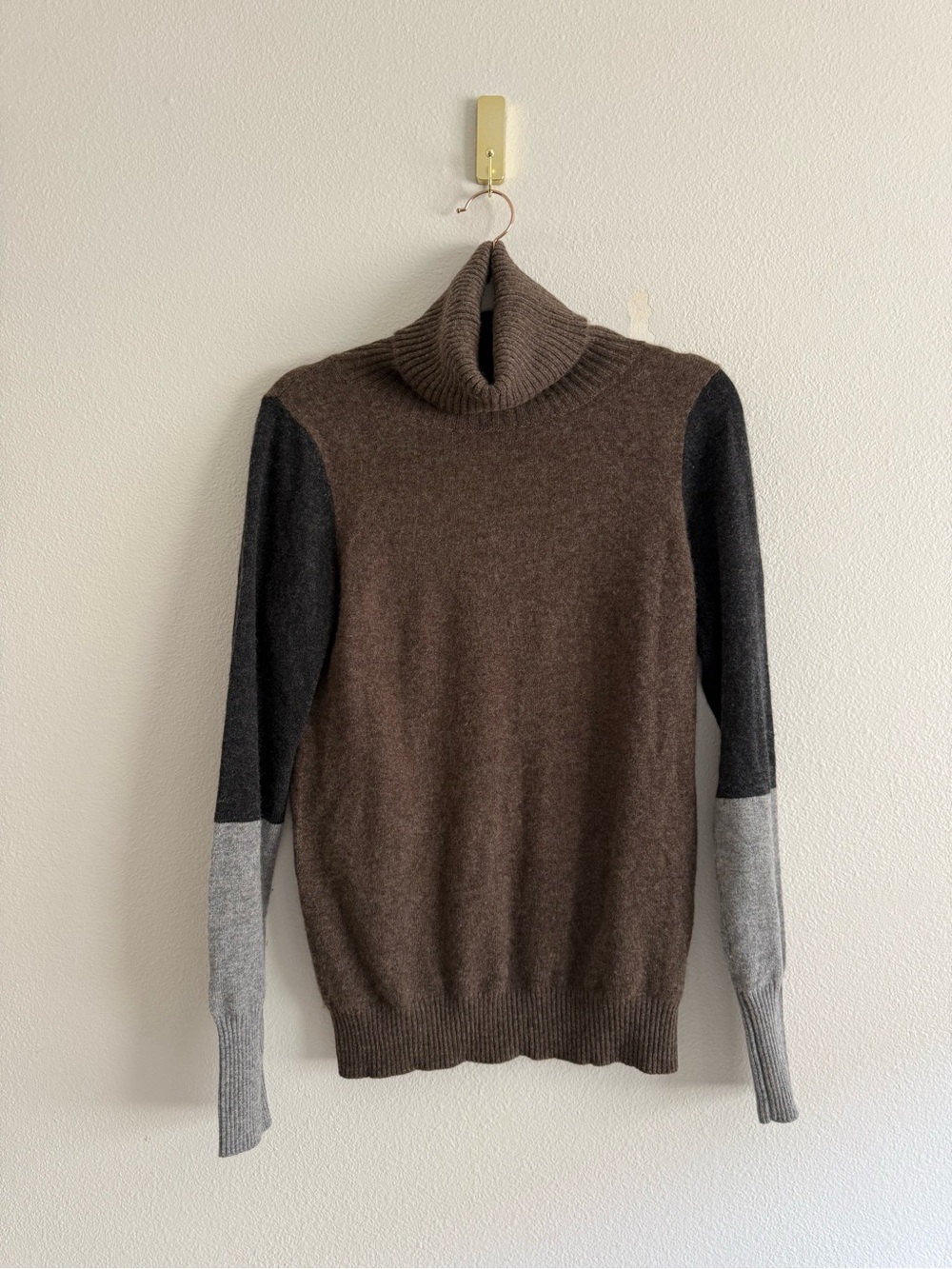 Kier + J colorblock cashmere turtleneck sweater Women’s Sz M
